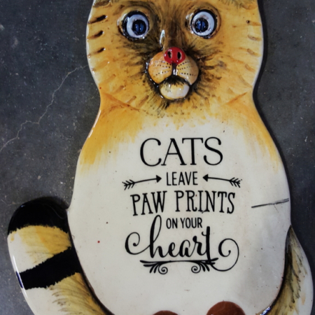 pottery cat tomb stone